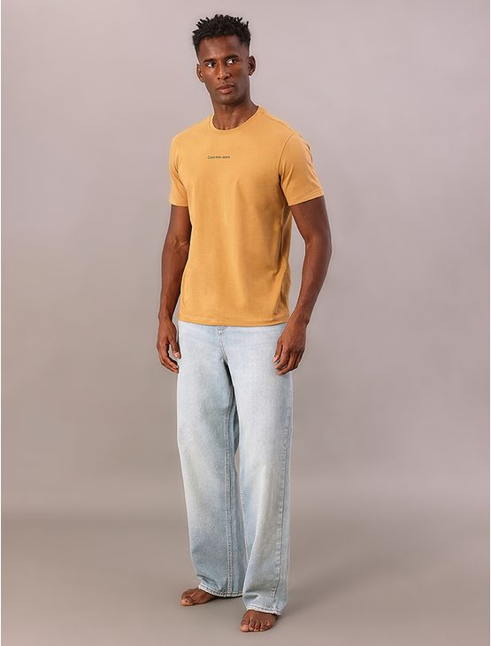 Camiseta Manga Curta Calvin Klein Jeans Masculino Logo Centralizado - Havana Camiseta Manga Curta Calvin Klein Jeans Masculino Logo Centralizado Havana p Camiseta Manga Curta Calvin Klein Jeans Masculino Logo Centralizado - Havana Camiseta Manga Curta Calvin Klein Jeans Masculino Logo Centralizado Havana p