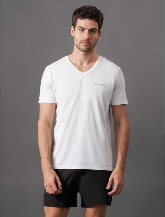 Camiseta Manga Curta Decote v Logo No Peito Calvin Klein Swimwear - Branco Camiseta Manga Curta Decote v Logo No Peito Calvin Klein Swimwear Branco m Camiseta Manga Curta Decote v Logo No Peito Calvin Klein Swimwear - Branco Camiseta Manga Curta Decote v Logo No Peito Calvin Klein Swimwear Branco m