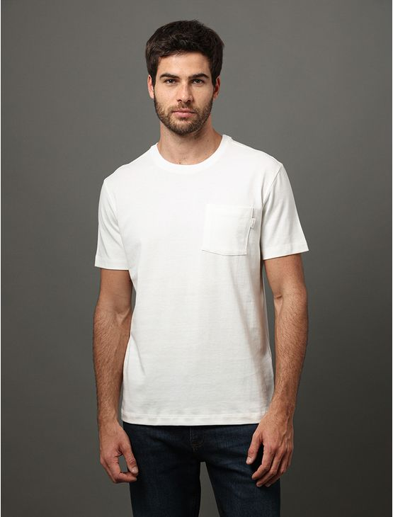 Camiseta Masculina Malhão Bolso Calvin Klein - Off White Camiseta Masculina Malhão Bolso Calvin Klein Off White Pp Camiseta Masculina Malhão Bolso Calvin Klein - Off White Camiseta Masculina Malhão Bolso Calvin Klein Off White Pp