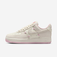 Tênis Nike Air Force 1 '07 LX Feminino