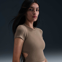 Camiseta Nike Sportswear Chill Knit Feminina