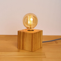 Luminária cubo madeira pinus