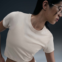 Camiseta Nike Sportswear Chill Knit Cropped Feminina
