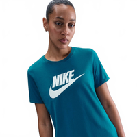 Camiseta Nike Sportswear Essentials Feminina