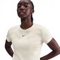 Camiseta Nike Sportswear Feminina