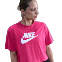 Camiseta Nike Sportswear Essential Feminina