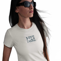 Camiseta Nike Sportswear Essential GRX Feminina