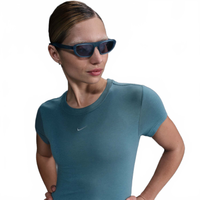 Camiseta Nike Sportswear Chill Knit Feminina