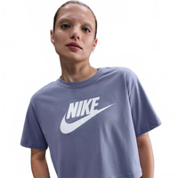 Camiseta Nike Sportswear Essential Feminina