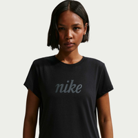 Camiseta Nike Sportswear Club Heritage Feminina