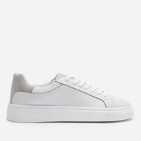 Tênis casual com recorte branco
