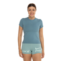 Camiseta Nike Sportswear Chill Knit Feminina