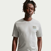 Camiseta Nike Train Stickers Masculina