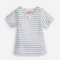 Camiseta infantil listrada com laço azul