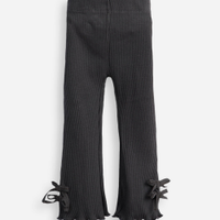 Calça flare infantil canelada com laços cinza