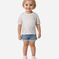 Camiseta de algodão infantil bolso com babado off white