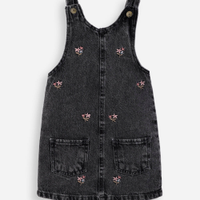 Salopete infantil jeans com bordado floral preta