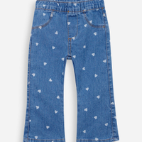 Calça flare infantil jeans com corações azul