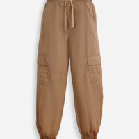 Calça jogger juvenil de sarja com bolsos cargo bege