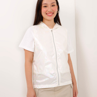 Colete juvenil com capuz efeito brilhante off white