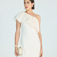 Vestido curto feminino ombro único com babado bege