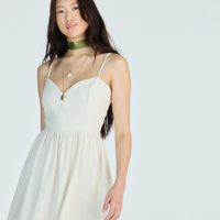 Vestido curto feminino com linho decote coração off white