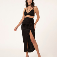 Saia midi franzido e fenda lateral preto