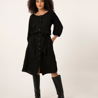 Vestido midi manga bufante com faixa para amarrar preto
