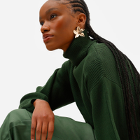 Suéter de tricot cropped gola alta verde