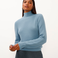 Suéter de tricot gola alta azul