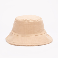 Bucket dupla face com pelo bege