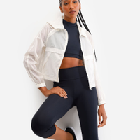 Jaqueta corta vento com capuz esportiva - off white