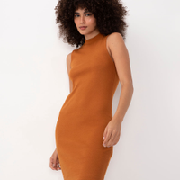 Vestido curto de algodão canelado marrom