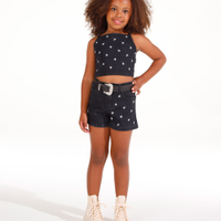 Short mom jeans infantil com estrelas e cinto preto