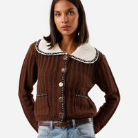 Cardigan feminino de tricot com bolsos marrom