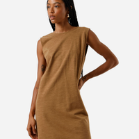 Vestido curto feminino decote redondo marrom