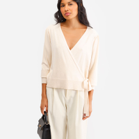 Cardigan transpassado feminino de tricot bege