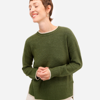Suéter feminino de tricot com fendas verde