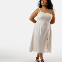 Vestido midi com linho e fenda plus size bege