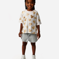 Camiseta de algodão infantil coração com paetê off white