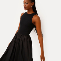 Vestido midi canelado saia volumosa - preto