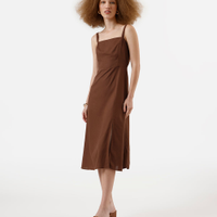 Vestido midi feminino com linho e fenda marrom