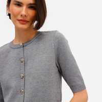 Cardigan feminino de tricot com botões cinza