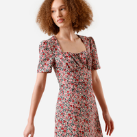 Vestido curto feminino decote quadrado floral rosa