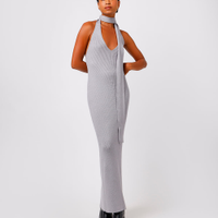 Vestido longo feminino de tricot com echarpe cinza