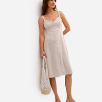 Vestido midi feminino evasê com fenda e linho bege