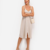 Vestido midi evasê feminino com linho bege