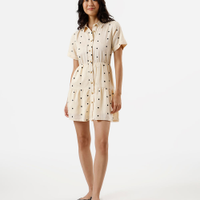 Vestido curto chemise feminino com linho e recortes poá bege