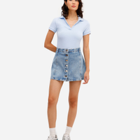 Minissaia feminina jeans com recortes e botões azul