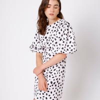 Vestido curto feminino acetinado manga bufante poá mindset off white